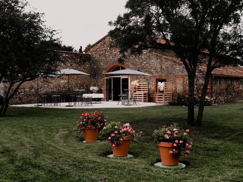 DOMAINE de MARIN, salle de réception et hébergements.