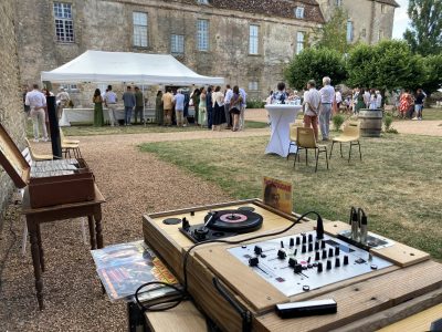 Le Bar à Vinyles, le vrai ! Animation musicale 100% Originale.