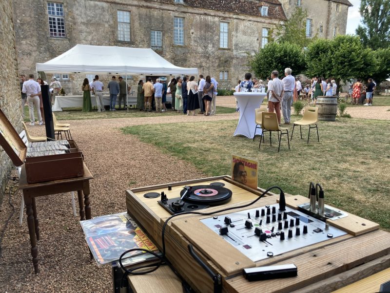 Le Bar à Vinyles, le vrai ! Animation musicale 100% Originale.