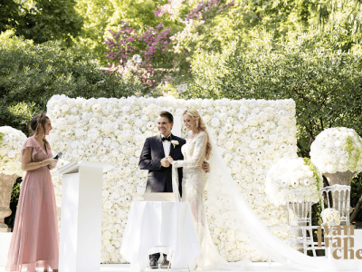 A La Bon'heur Officiant