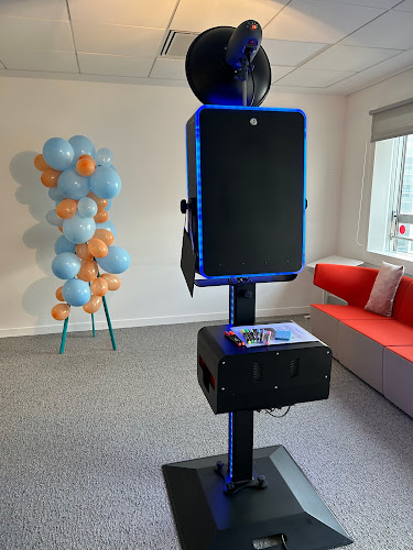 AD LOCAdown schoolTION