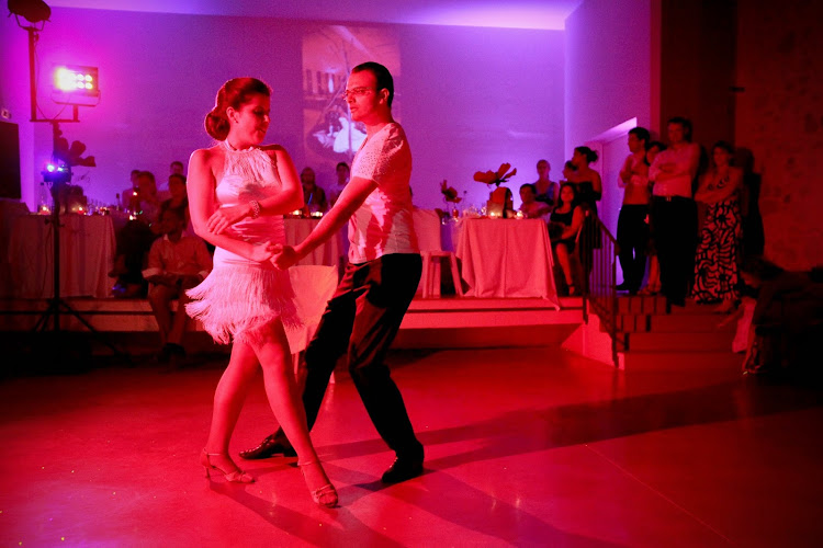 Au Salon de Danse - École Valérie Plazenet