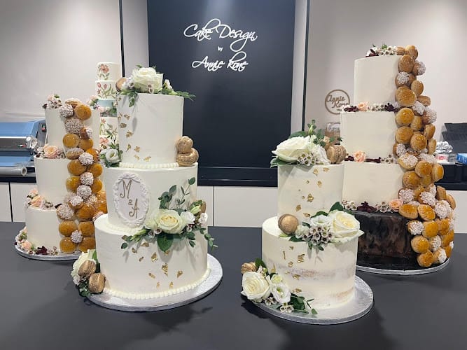 Cake Eat Annie Koné