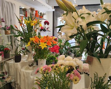 Des Fleurs, Des Parfums Rosnie Rayapin Floral Design