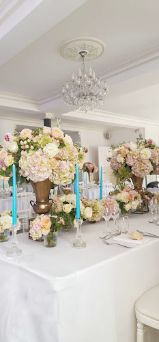 Emily Alarcon - Flowers & Ceramics