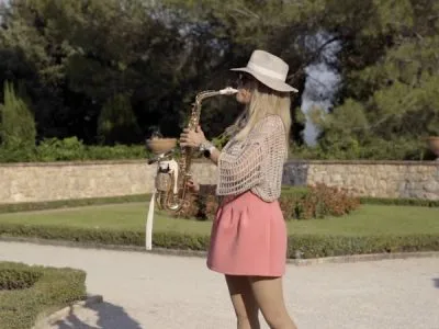 ABBY - DJ Chanteuse-saxophoniste musiciens JAZZ et VARIETE (VAR 83 06 PACA FREJUS MARIAGE PROVENCE)