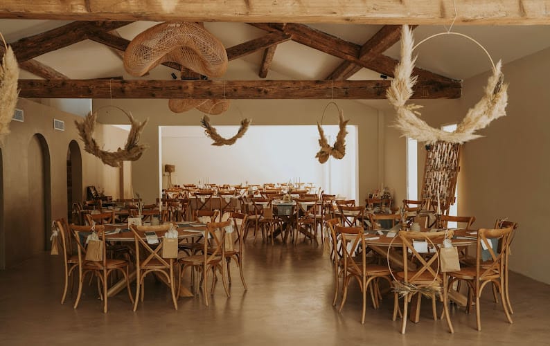 Domaine Du Grand Lauron : entre Avignon et Aix en Provence (Parc régional du Lubéron Vaucluse)