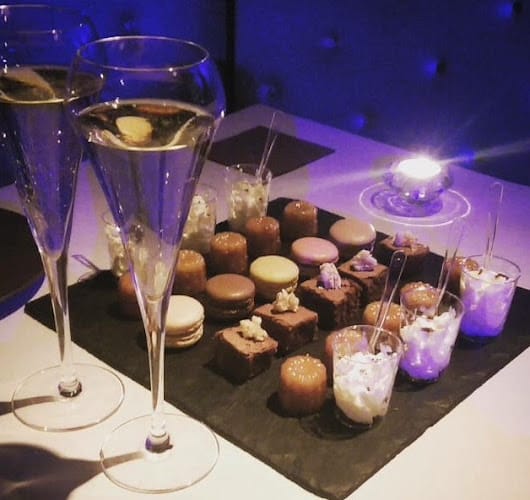 La Cour Des Grands / Le Domaine des Tournelles