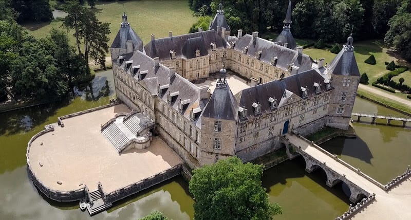 Château de Sully en Bourgogne