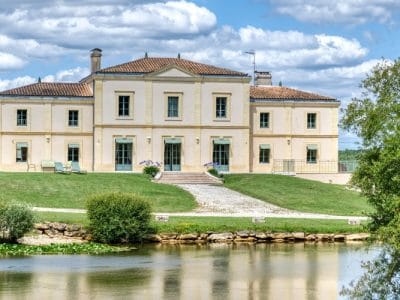Château La Poste - Domaine De L’Émeraude