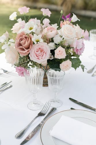 LA BLONDE ET LE BARBU Wedding Floral Design