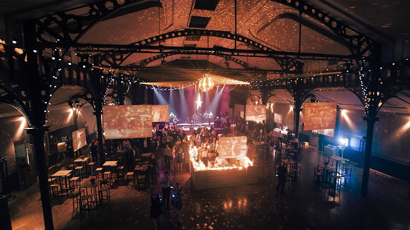 Leading Events