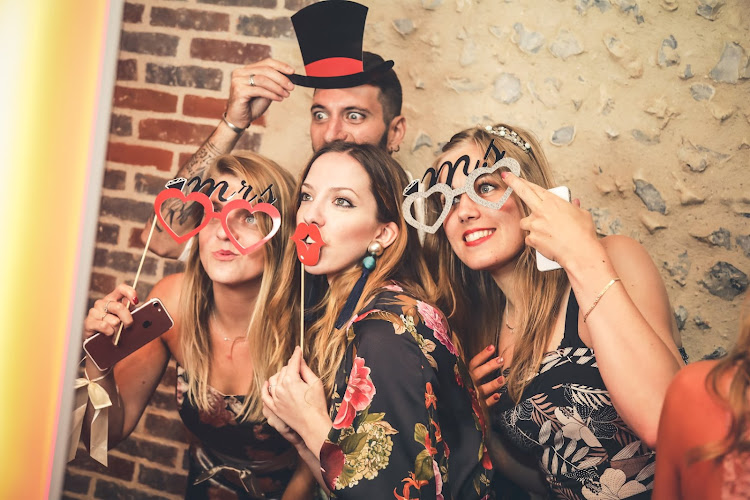 Ma Borne Selfie - Location Photobooth | Videobooth | Spinner 360 à Paris (75) et en Île-de-France