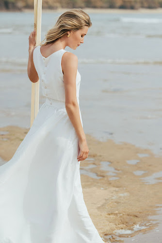 Marie de Boissieu - Robes de mariée et de cocktail sur mesure