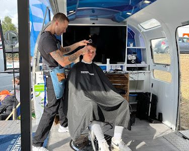 Mauvaise Barbe - Le bien-être en événementiel ?? Barbier, manucure, massage, coiffure, maquillage, bar à tattoo…