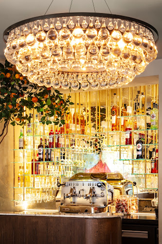 Olivia Decaris Design