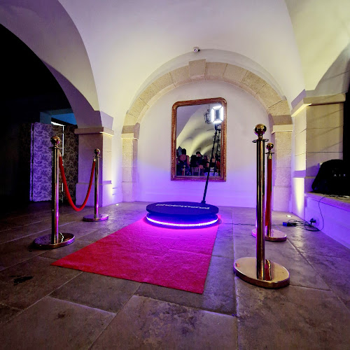 Photomenal - Location Photobooth, Videobooth, Phonebook