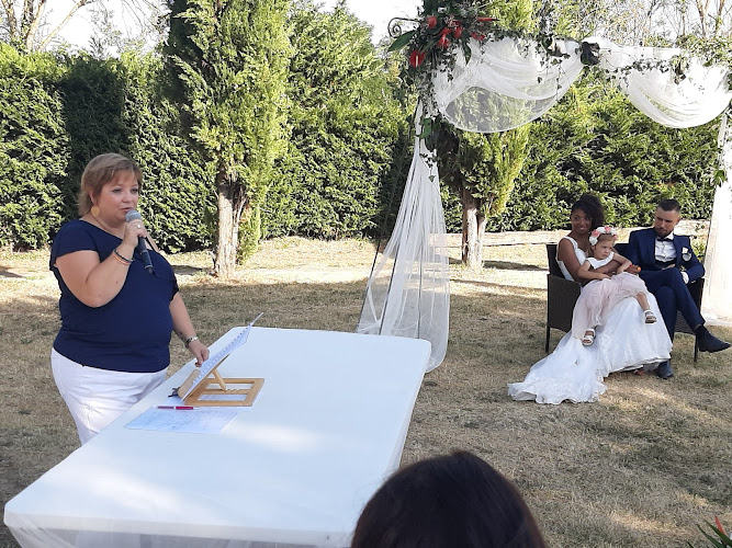 Union Différente, Officiante de cérémonie laïque