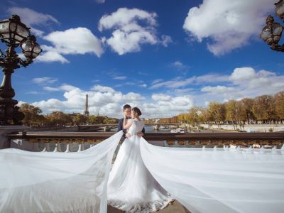 Vic Wedding ch?p hình c??i Paris Châu Âu